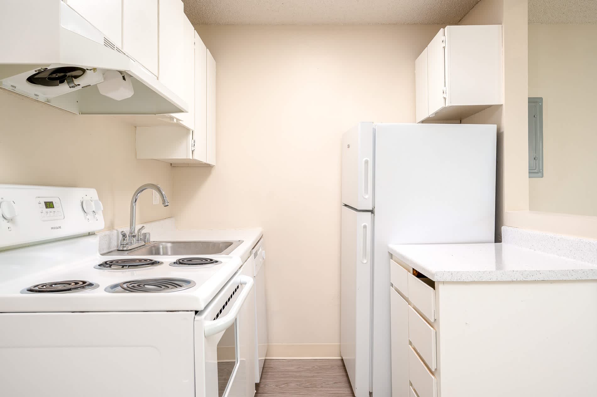 Sunset Apartments – photo 2
