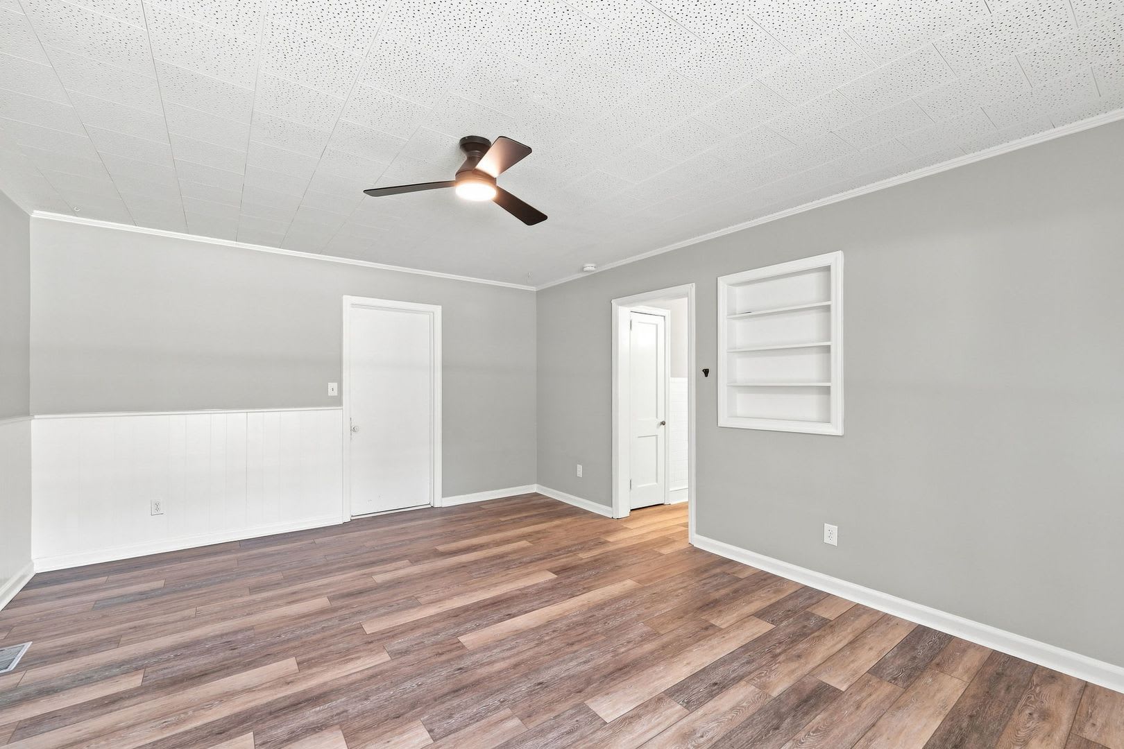 Beautifully Remodeled Brick Ranch Convenient to Shopping, Dining, Schools, and Major Highways – photo 4