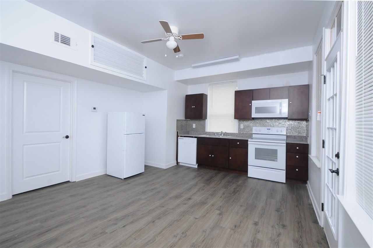 528 E PARKWAY Ave – photo 5