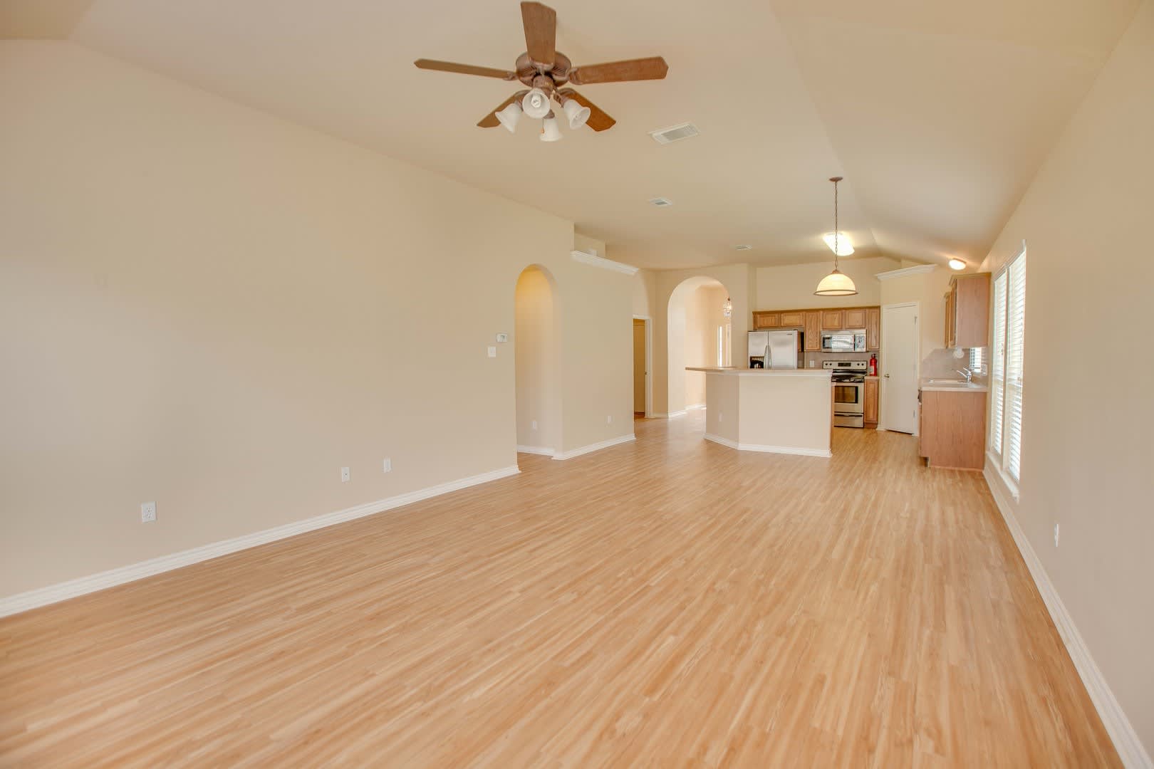 7517 Fort Griffen 3 bed/ 2bath! $2195/Month – photo 4