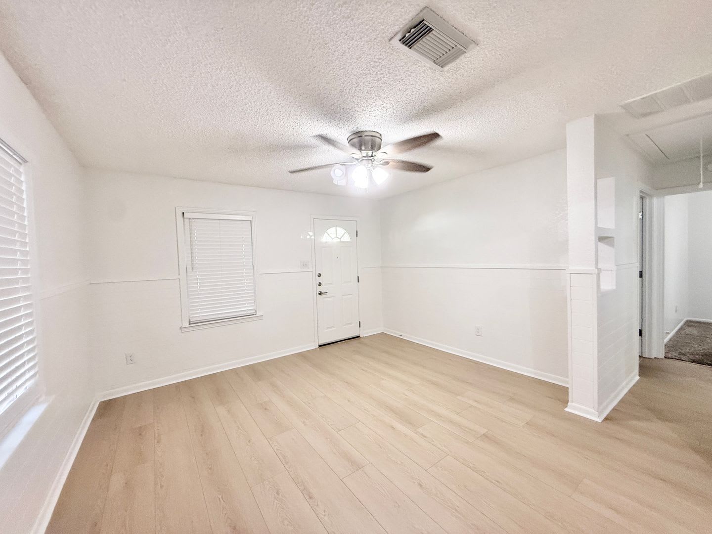 Adorable 2 1 1 Cottage In Angleton – photo 4