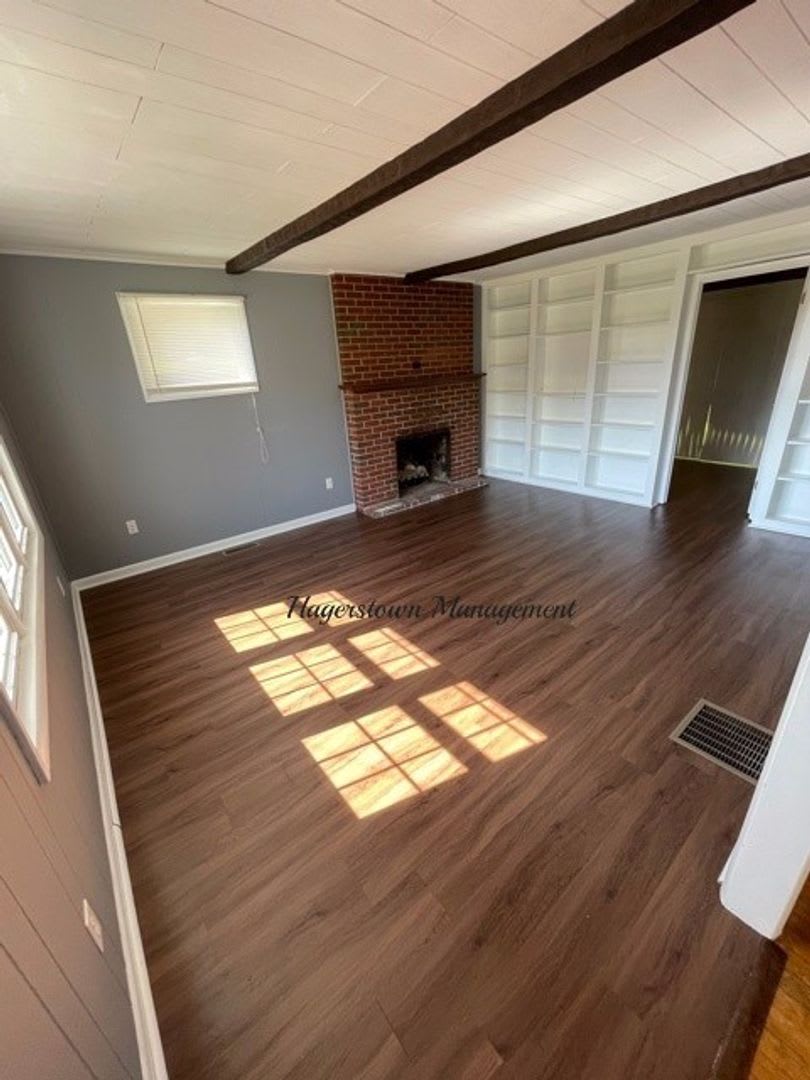 Single Family Home in Big Pool – photo 4