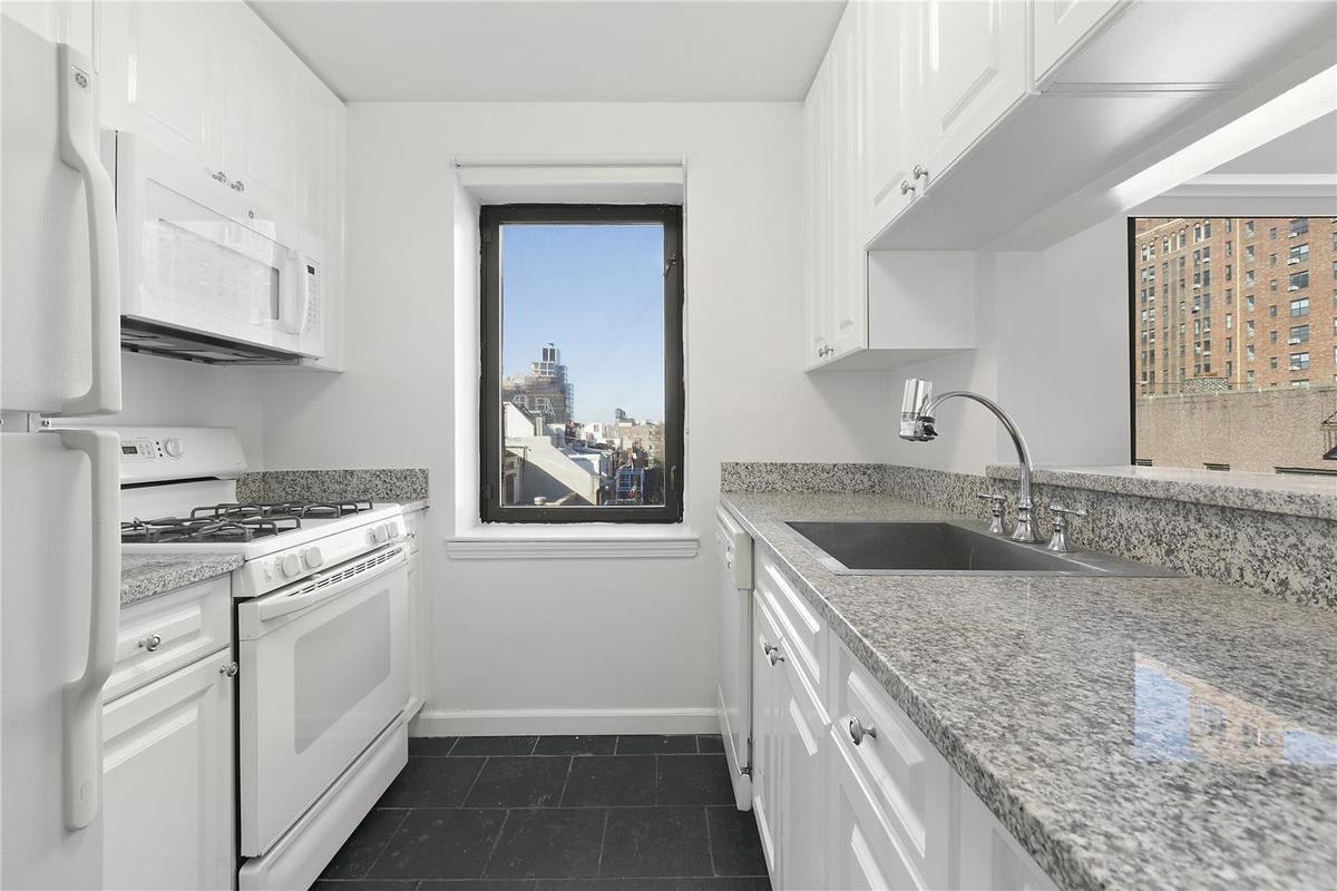 401 west 22nd street – photo 2
