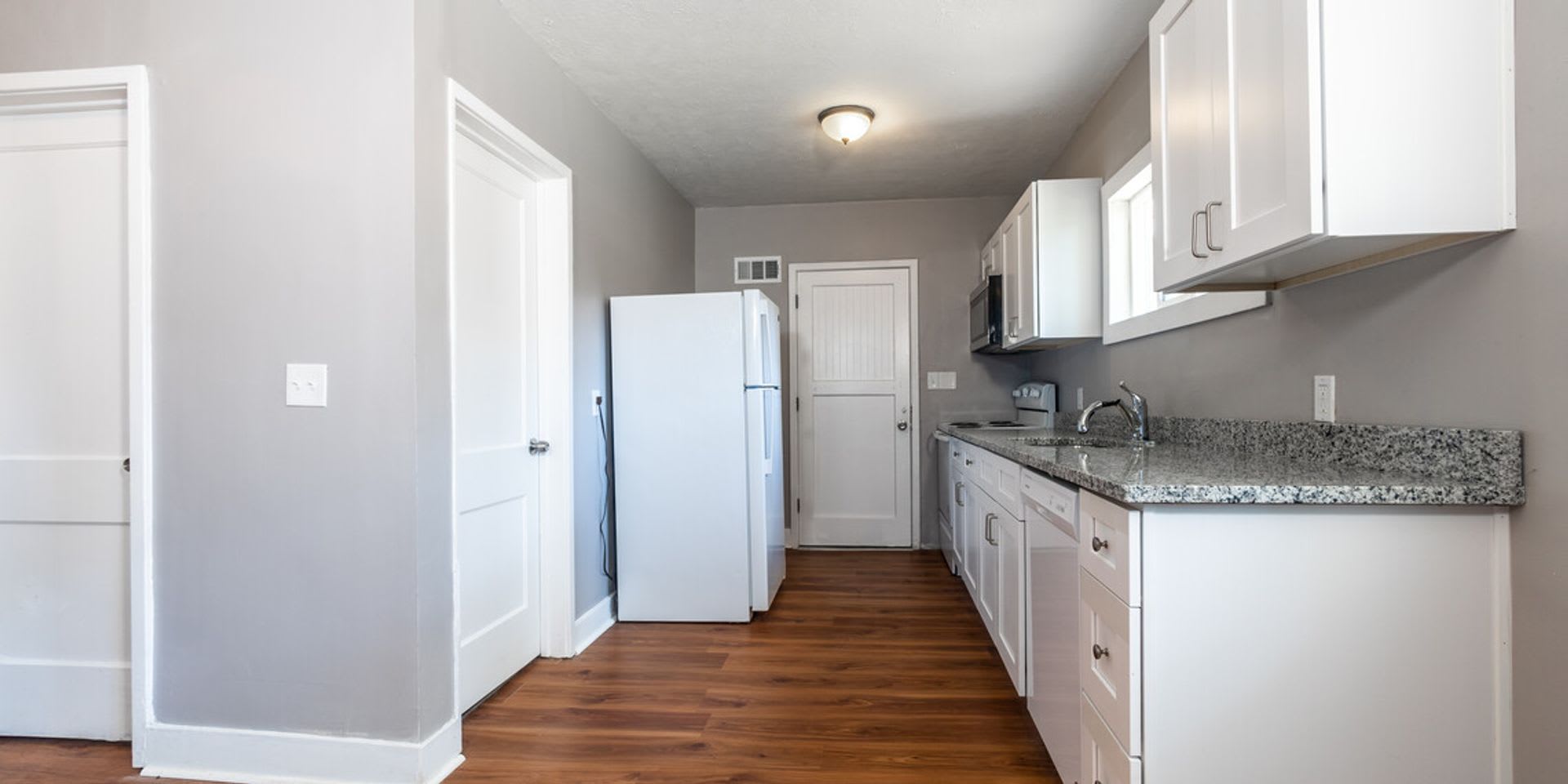 2BD/1BA Single Family Home won't be available for long! – photo 4