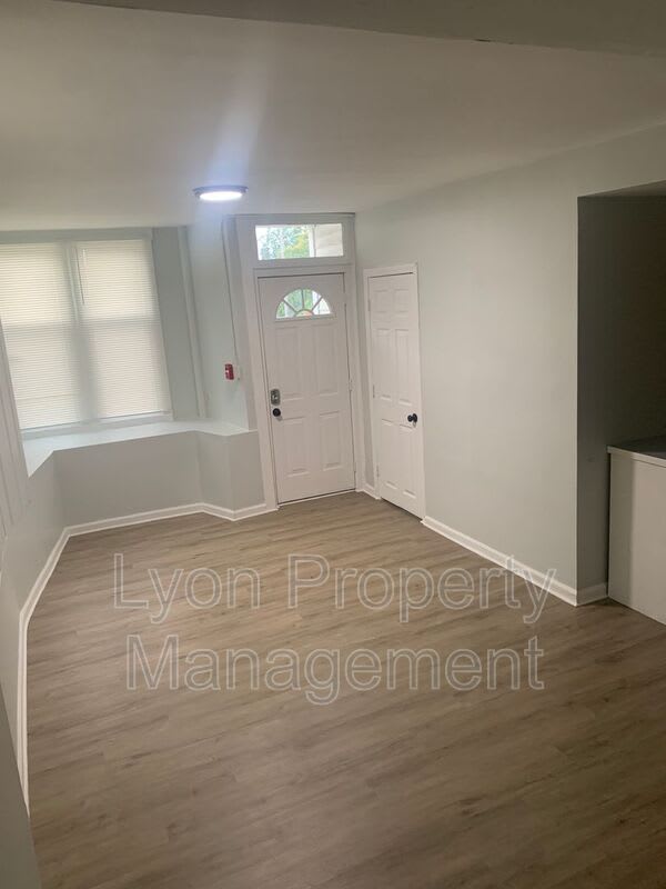 230 West School Street – photo 4