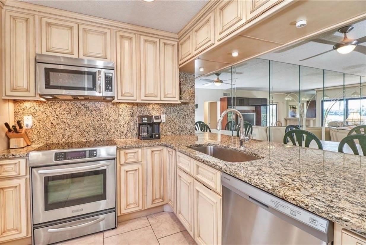 6260 SUN Boulevard – photo 2