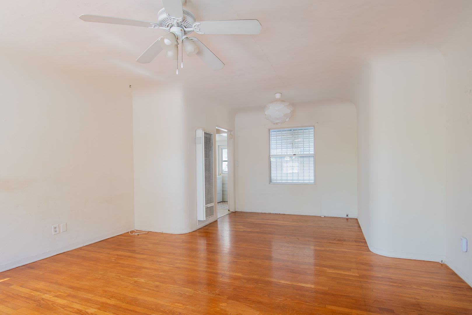 2 bedroom 1 bath house for rent in Talmadge! – photo 4