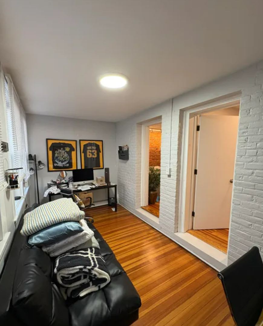 Charming 1 5 Bedroom – photo 4