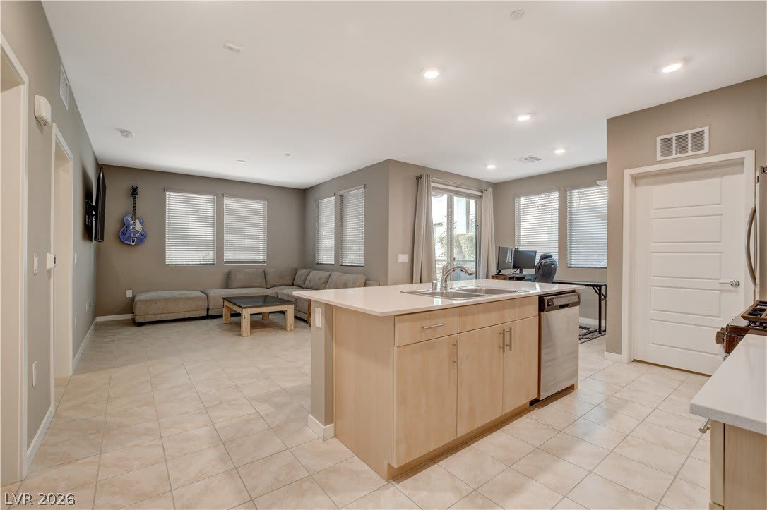11238 Essence Point Avenue – photo 5
