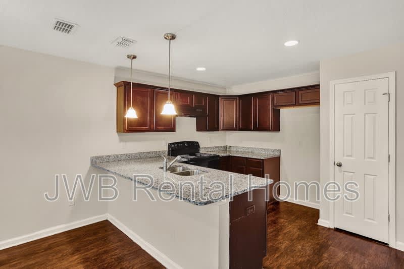 647 Melba St – photo 2