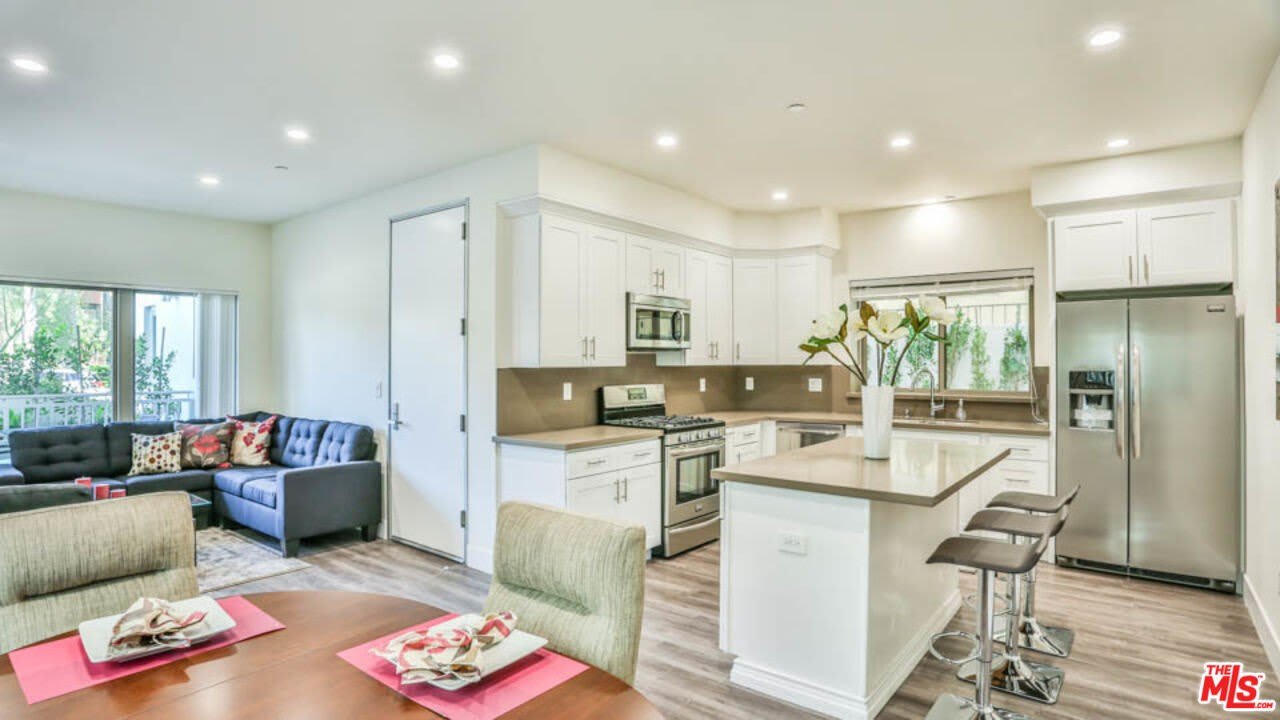 1424 S Bentley Ave – photo 3