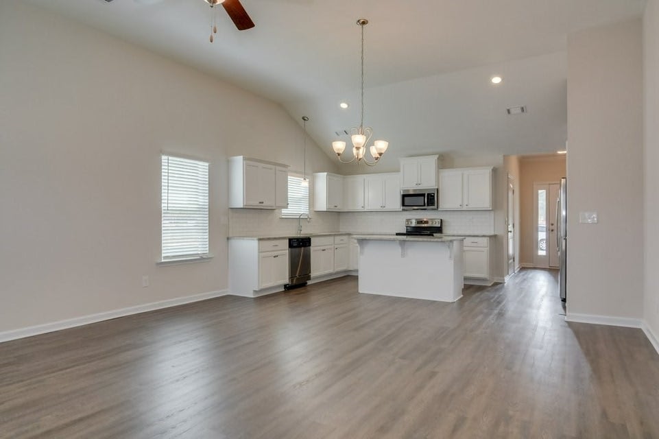 313 norwich Drive – photo 4