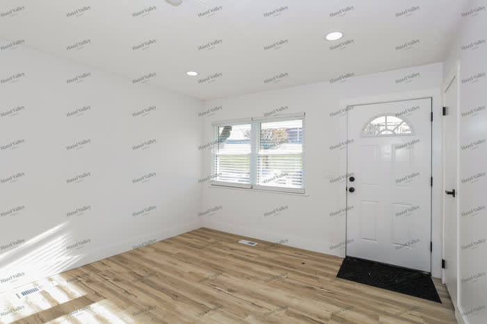 2400 Mack Road – photo 5