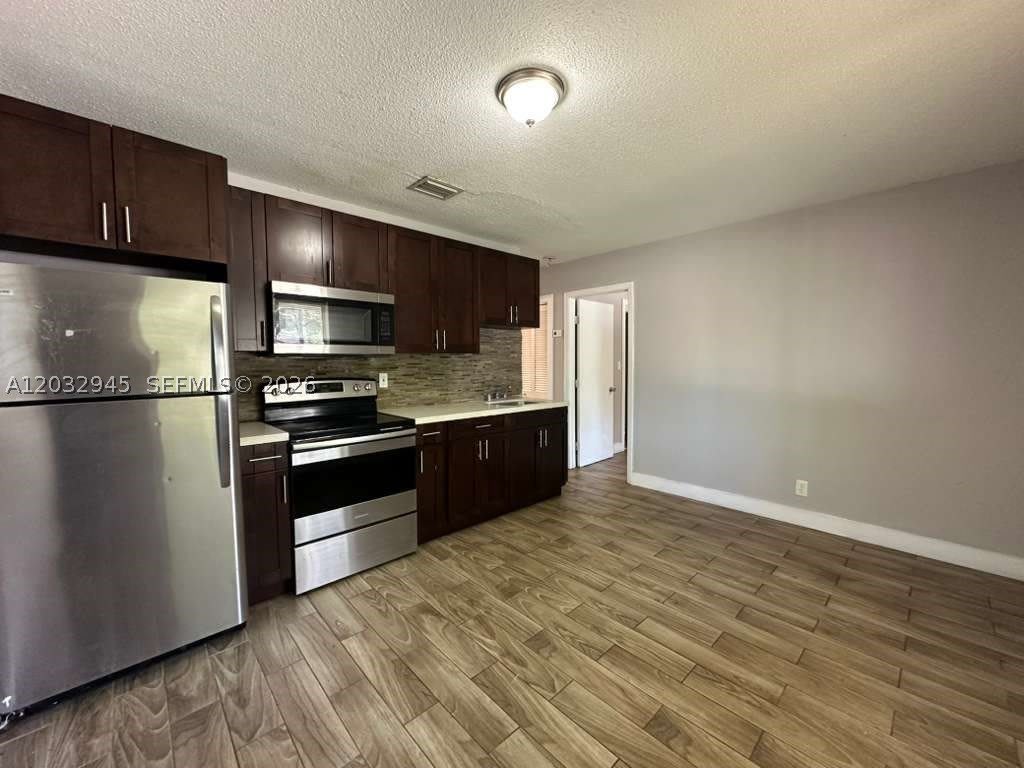 647 Nw 3Rd Ave – photo 3