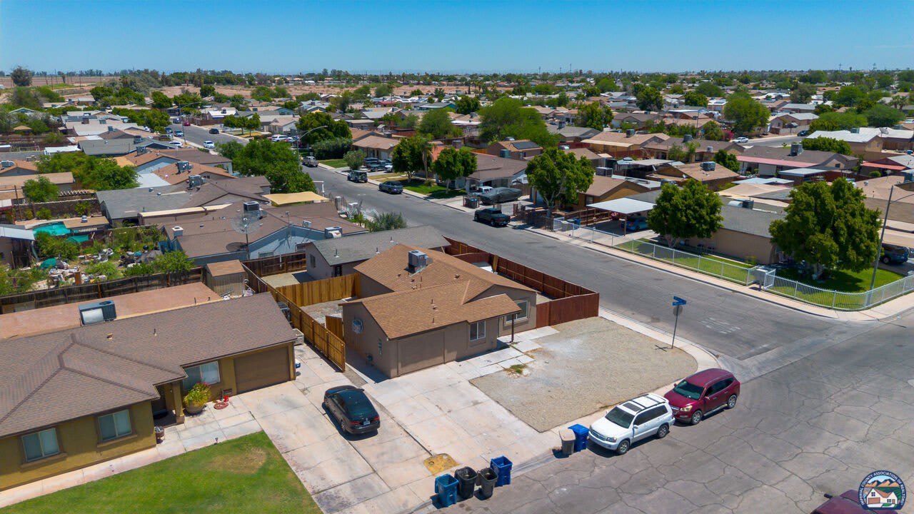1077 Wozencraft St – photo 2