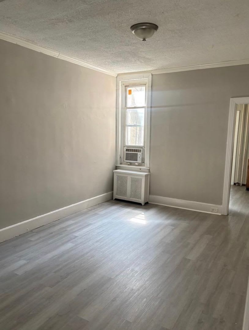 3bd, 1 Bath -Available Now! – photo 2