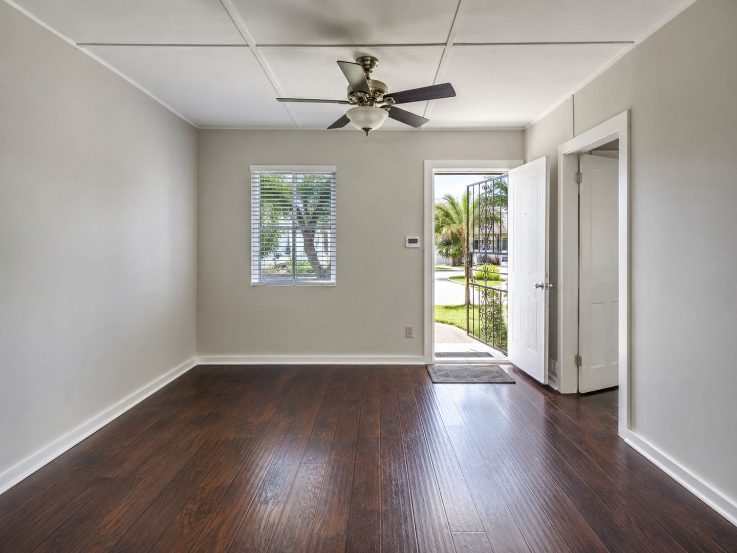 1 Month Free With 1 Year Lease Move In Ready 2 Bed Phoenix Home Minutes To Airport Asu Tempe Scottsdale Short Long Term Leases Welcome – photo 4