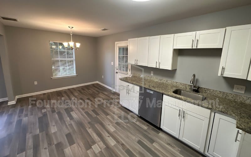 4428 Guildhall Drive – photo 5