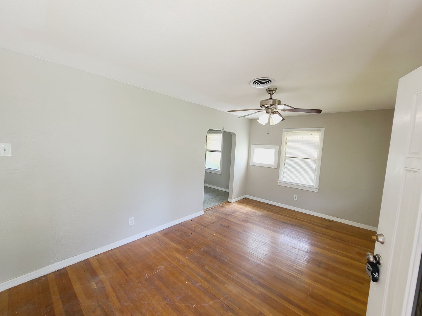 Three Bedroom One Bathroom Cottage in Palmetto Park, St. Petersburg – photo 5