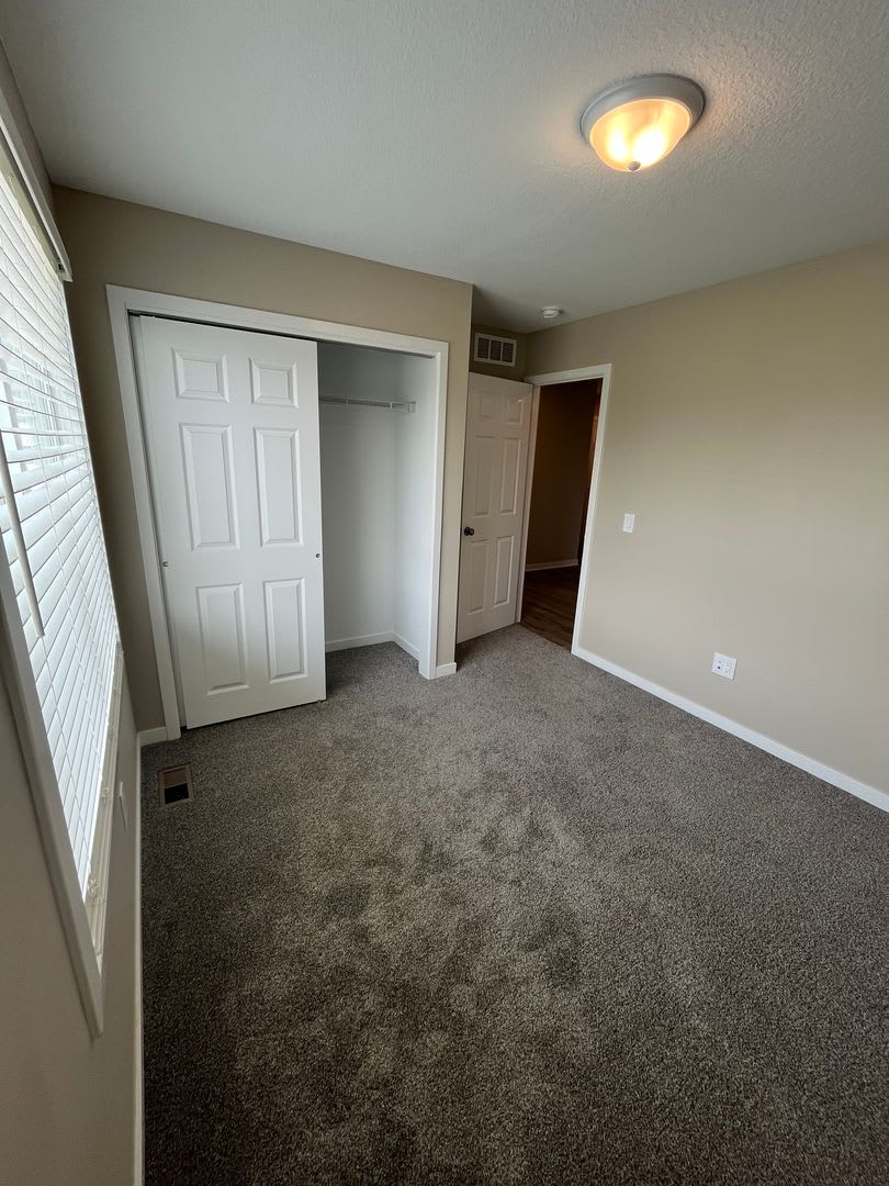 Spacious 4 Bedroom Home In Altoona Neighborhood – photo 3