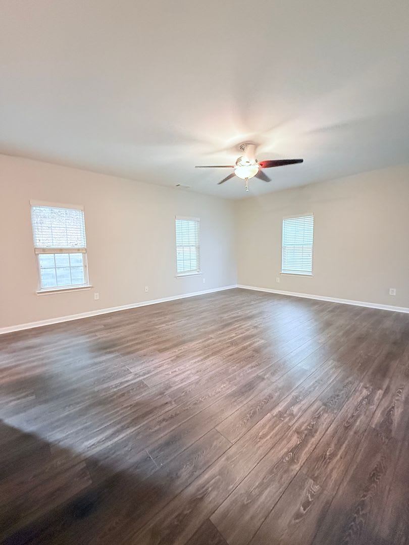 Open Concept Living Oversized Primary Suite – photo 3