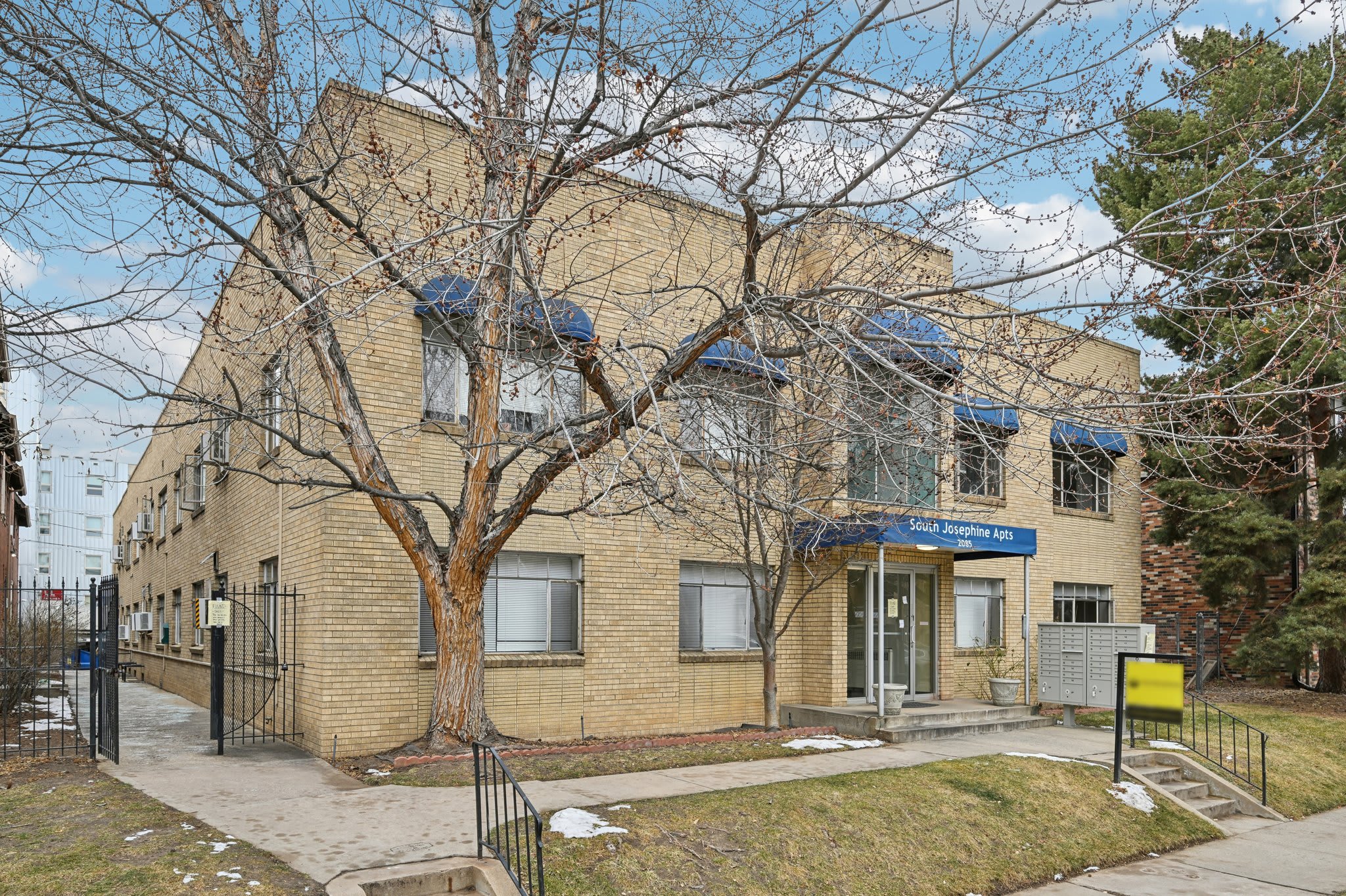 South Josephine Apartments – photo 4