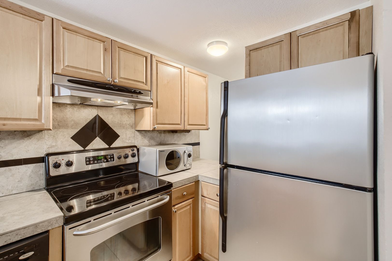 Lovely Pearl St Condo 1 Bdr 1 Ba Downtown Boulder – photo 2