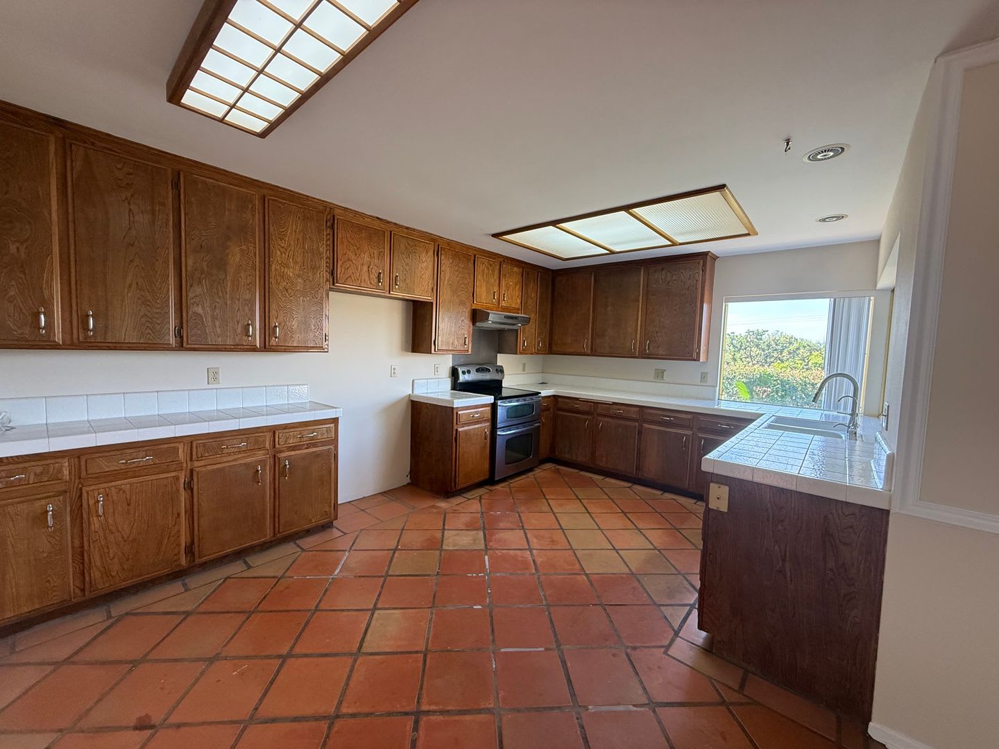 4 bed, 2 bath single story home with RV access – photo 4