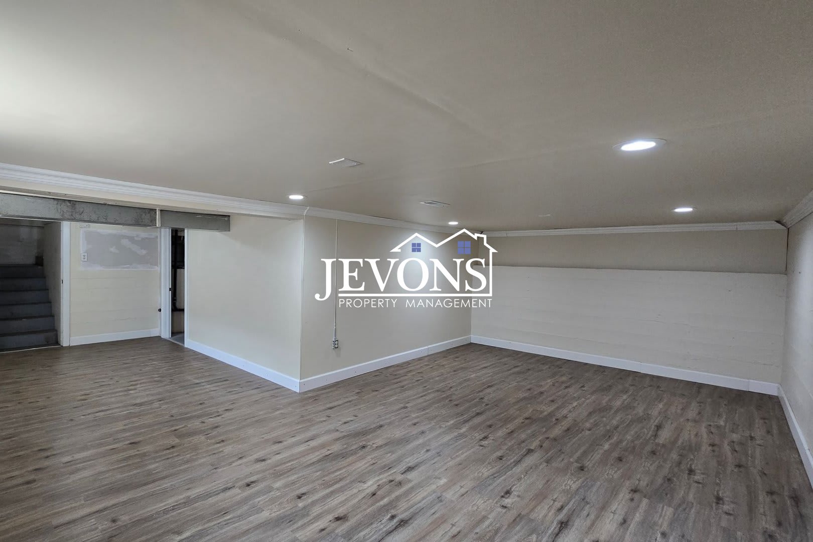 Charming 2 Bed, 1 Bath Home with Fenced Yard and Garage – photo 3