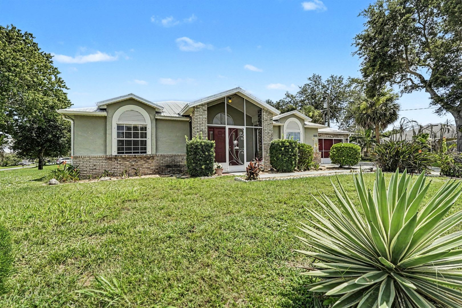 880 Vocelle Avenue – photo 4