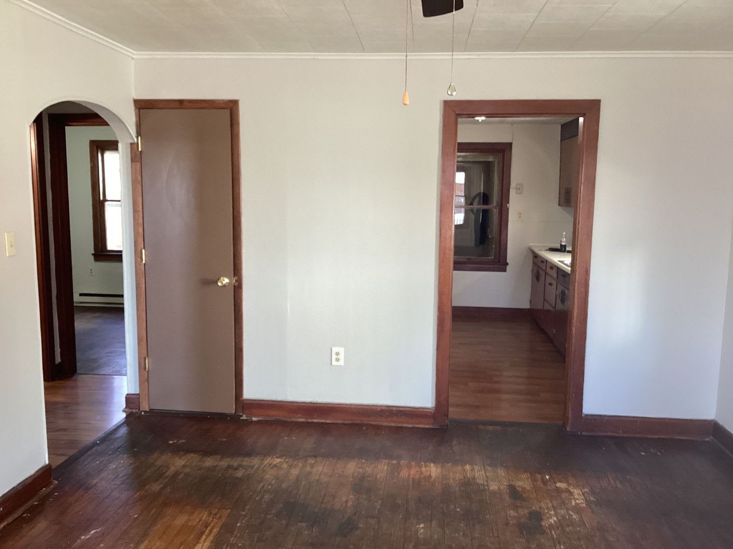Charming 3-Bedroom, 1-Bathroom Single-Family Home – photo 3
