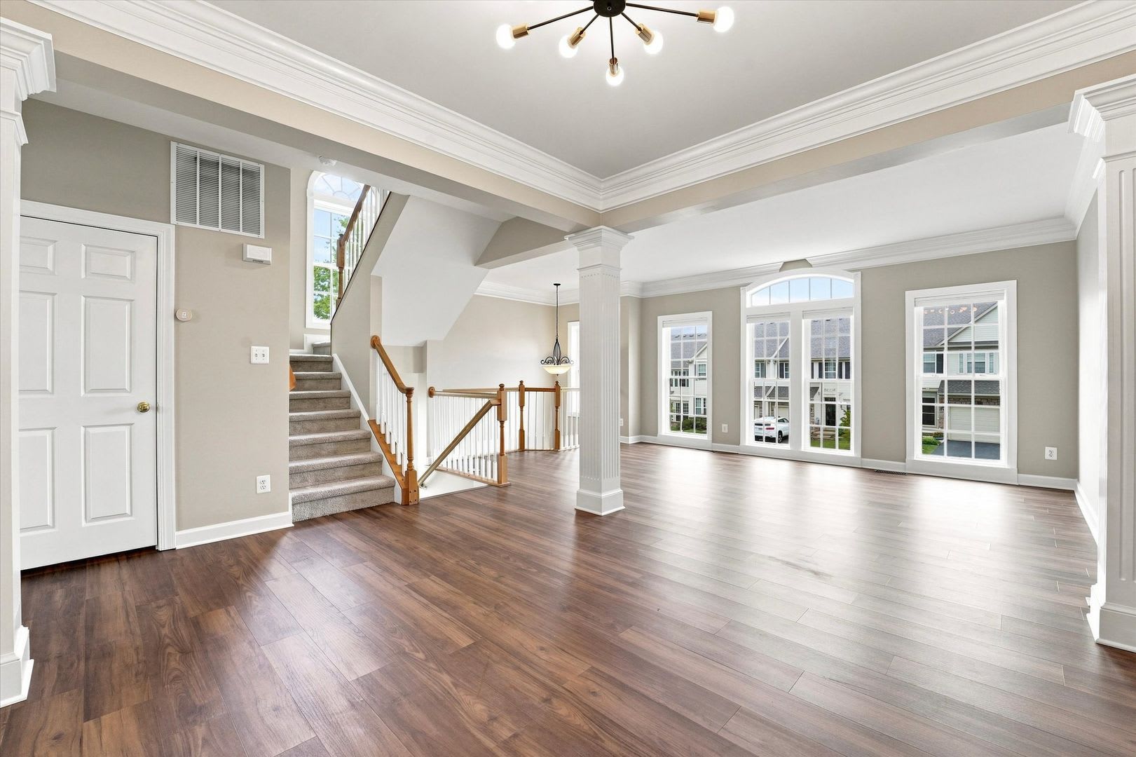 Beautiful 3B/2.5B End-Unit Townhome in Coventry Glen – photo 3