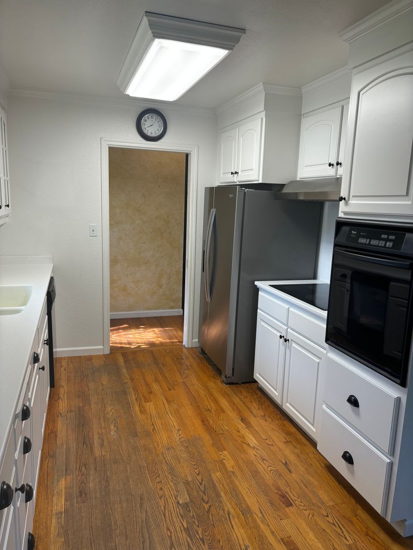 3 B/R 2 BA Charming house AVAILABLE NOW!! – photo 3