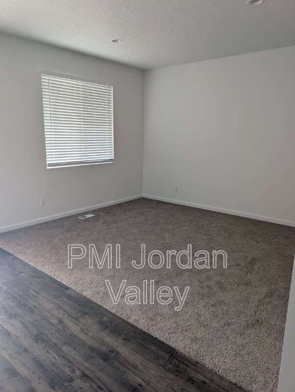 2123 N Wallflower Drive – photo 5