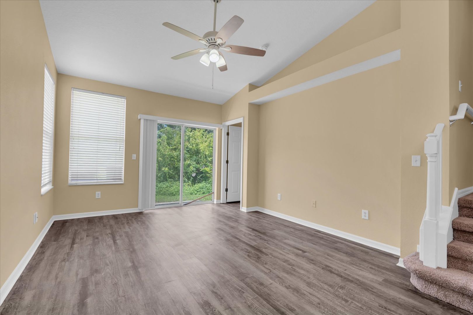 Spacious 3 Bedroom Townhome Riverview – photo 5