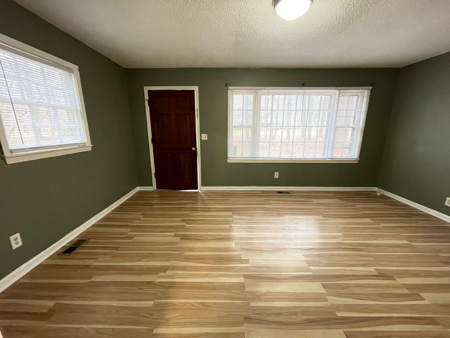 Fantastic location near downtown Pittsboro for this 2br duplex! – photo 5