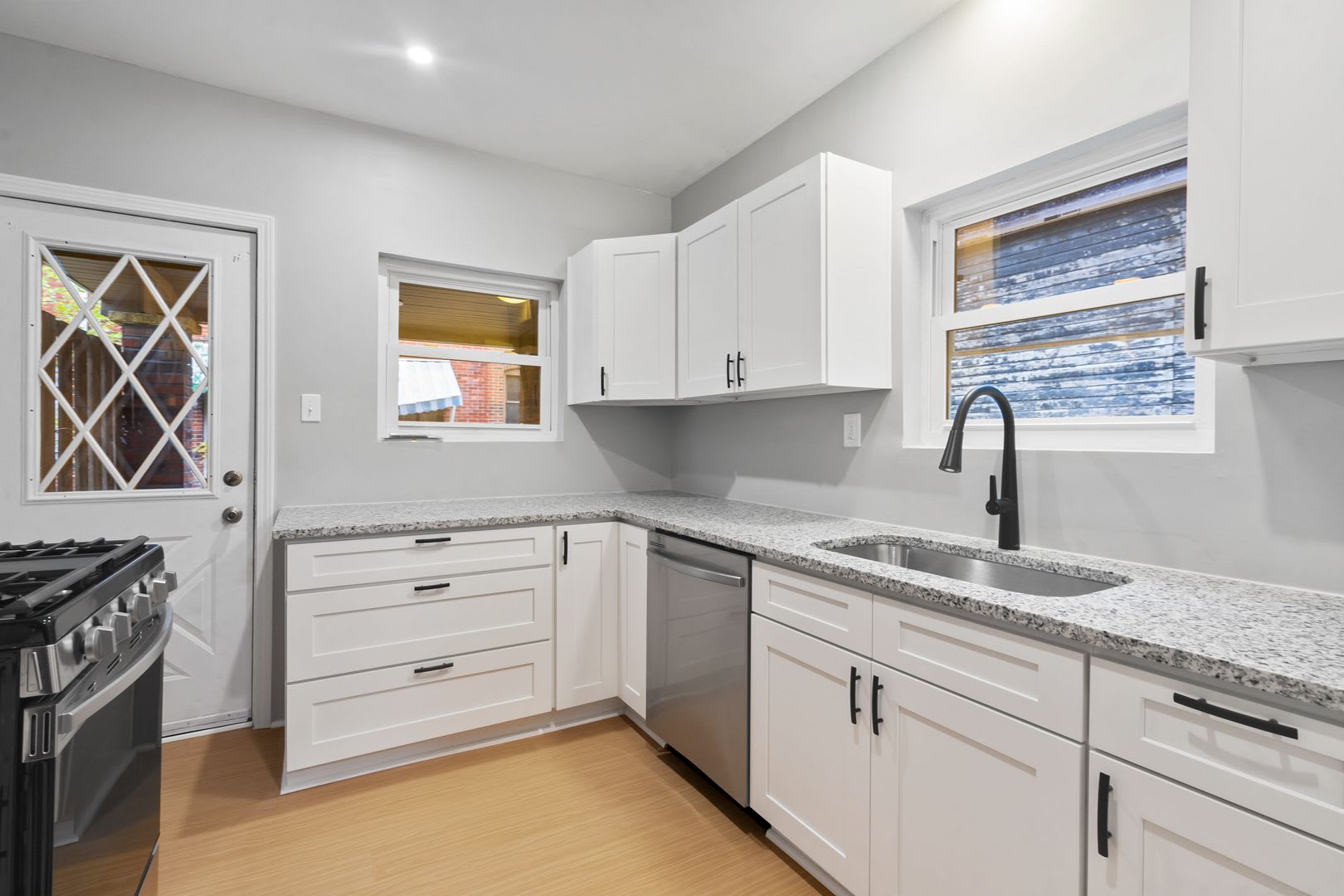 Renovated 2 Bed, 1.5 Bath Rowhome in Hazelwood – photo 5