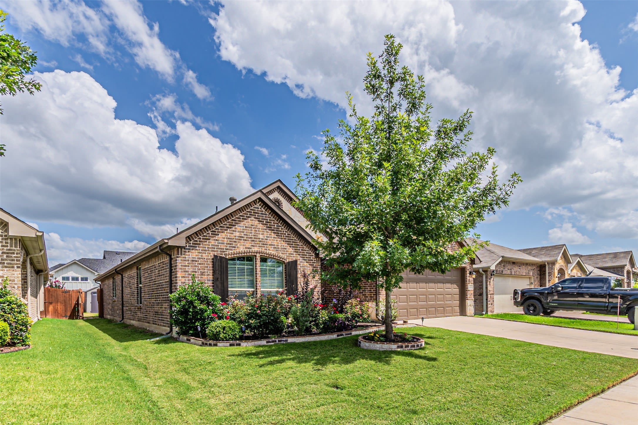 2553 Hadley Street – photo 2