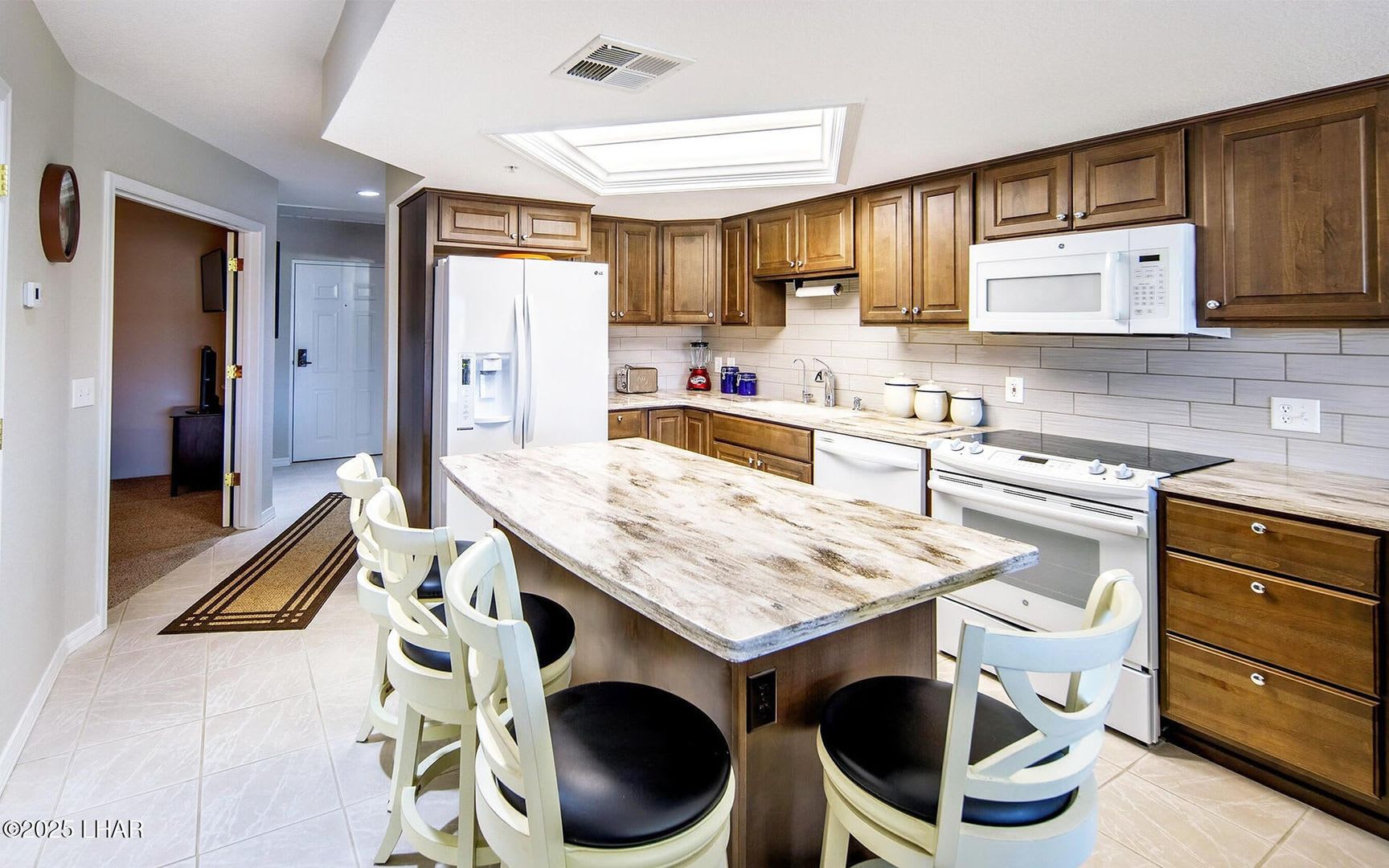 Long Term Furnished Condo – photo 2
