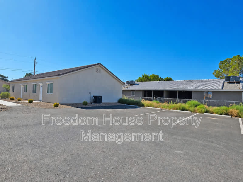 1121 Sixshooter Avenue – photo 3