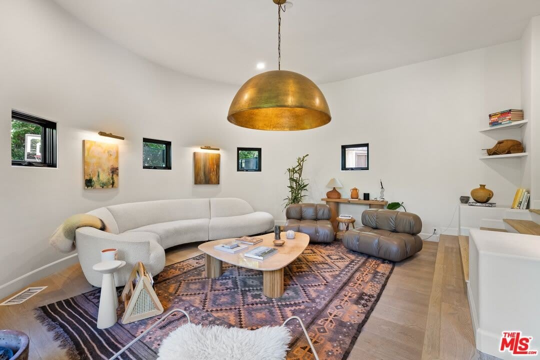 2065 Watsonia Ter – photo 3