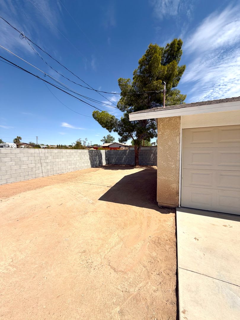 Inviting 3 Bedroom 2 Bathroom Home Move In Special – photo 4