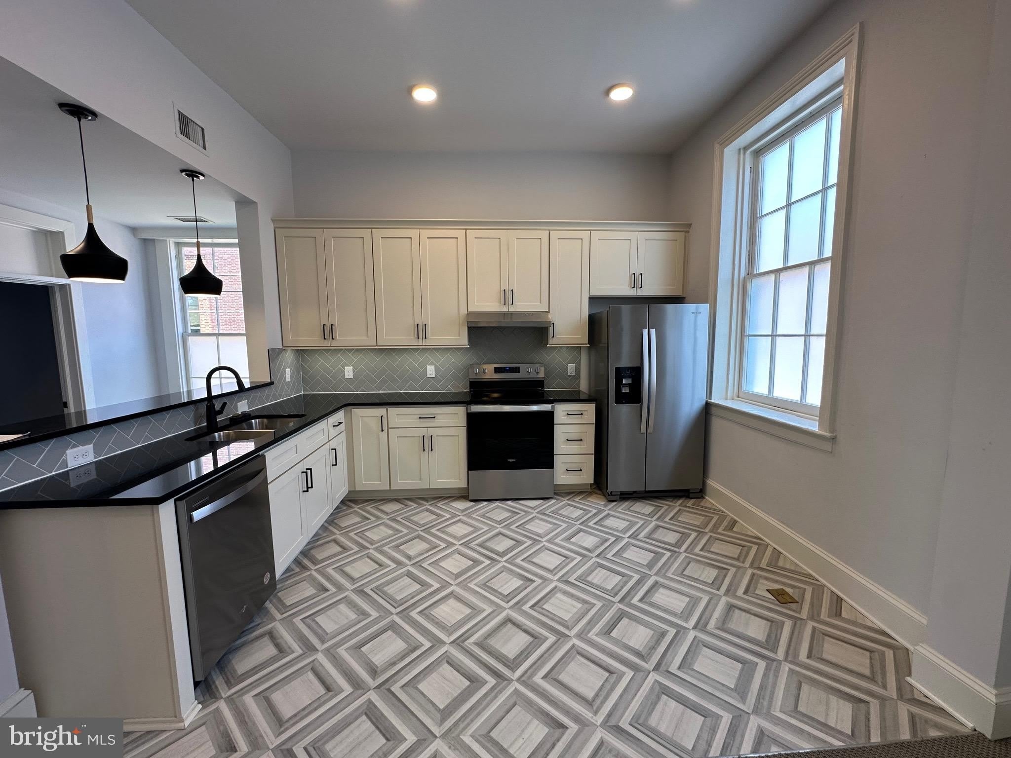 202 HANOVER Street – photo 3
