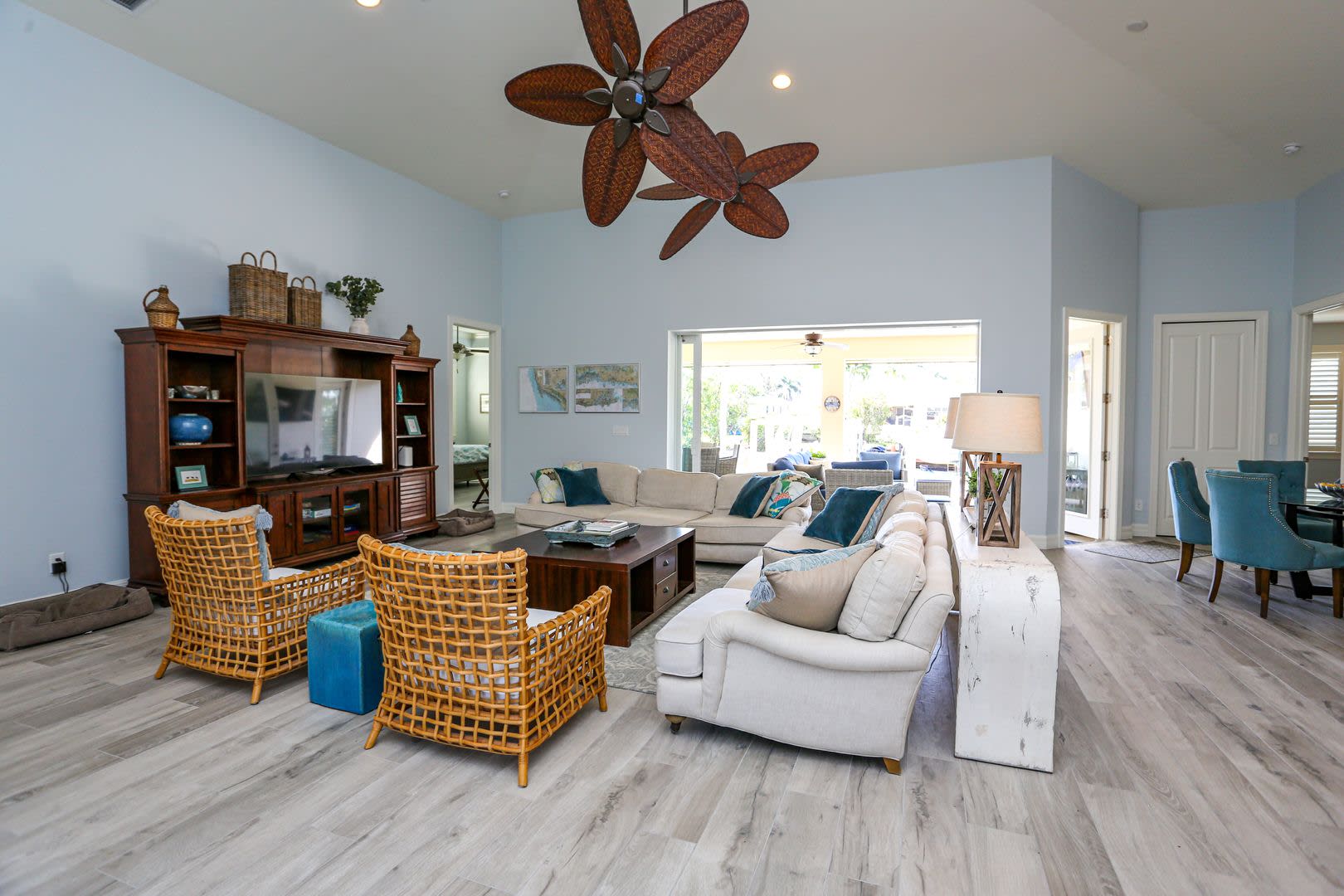 ***STUNNING POOL HOME***4BEDS / 4BATHS***GOLDEN SHORES***FURNISHED SEASONAL RENTAL*** – photo 5