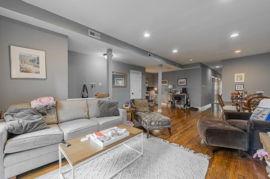 2127 North Clark St – photo 2