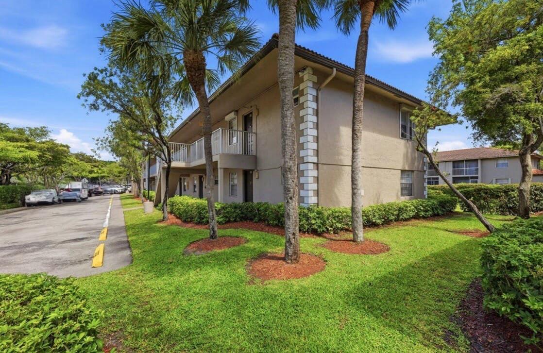8820 Royal Palm Boulevard – photo 4