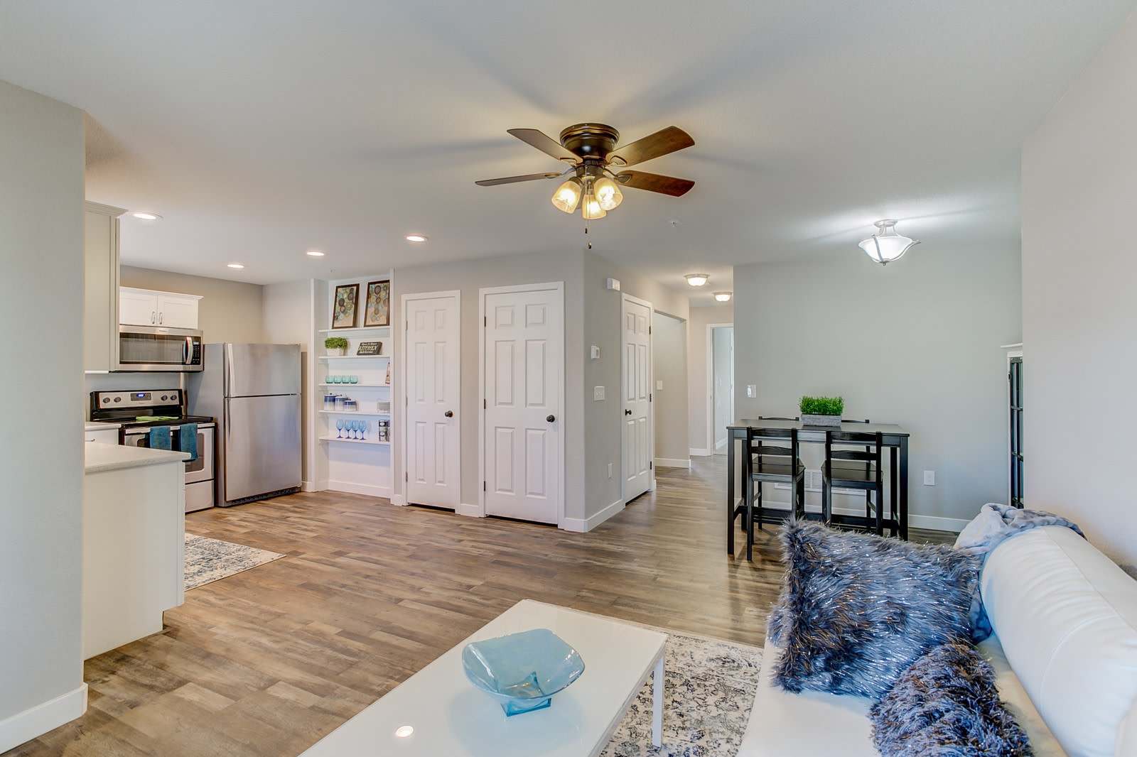 2735 East San Miguel Street – photo 3