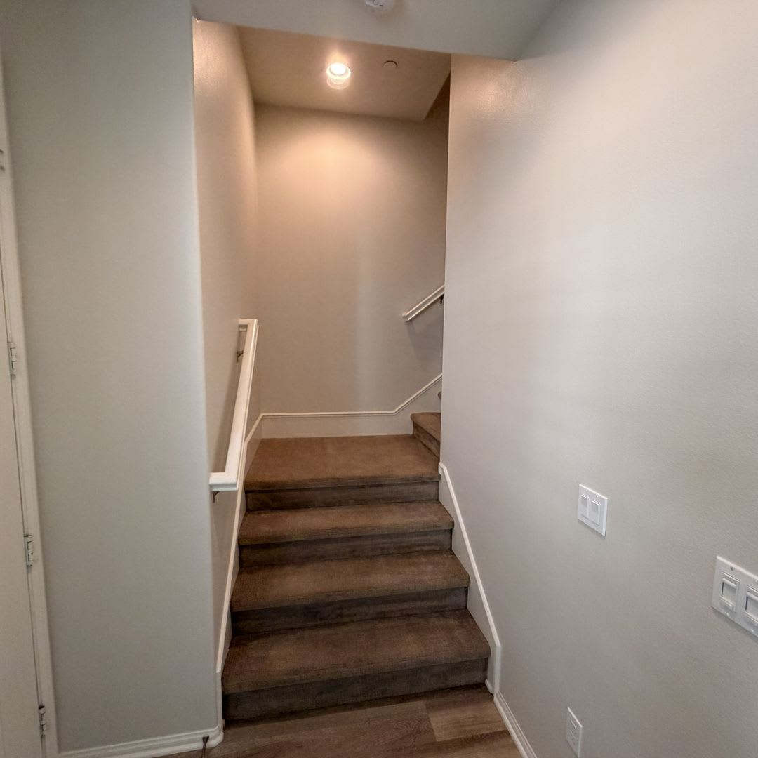 Modern 3 Story Townhouse In Eastvale Move In Special 2595 For First 3 Months – photo 4