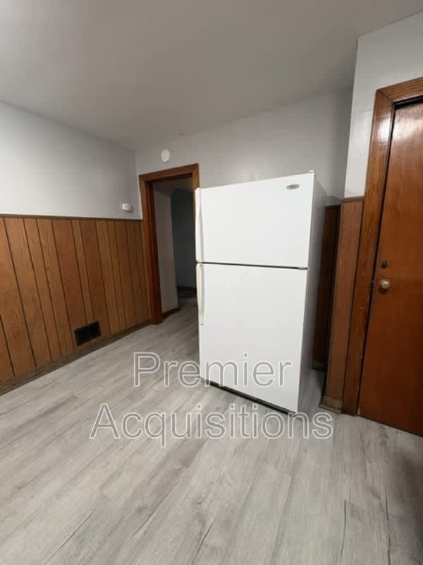 126 E 3rd St – photo 5