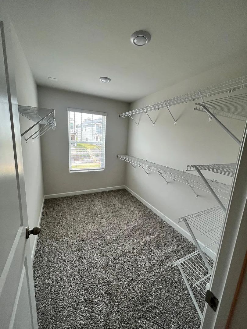 Rooms in 4 Bedroom Home at Laughing Gull Dr – photo 2